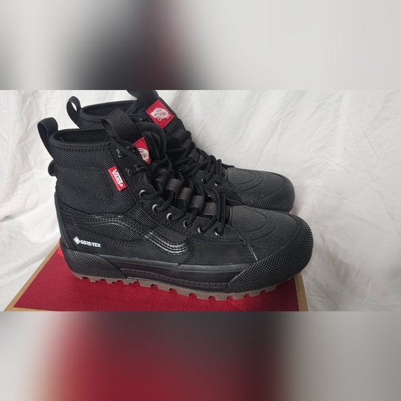 Vans Sk8-Hi GORE-TEX MTE-3 Boots Blackout Mens Size 6.5 Women 8 New With Box - Picture 1 of 7